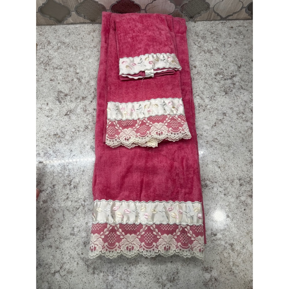 Vintage Montgomery Ward 3 Pc Boudoir Towel Set Raspberry Pink Lace Floral New